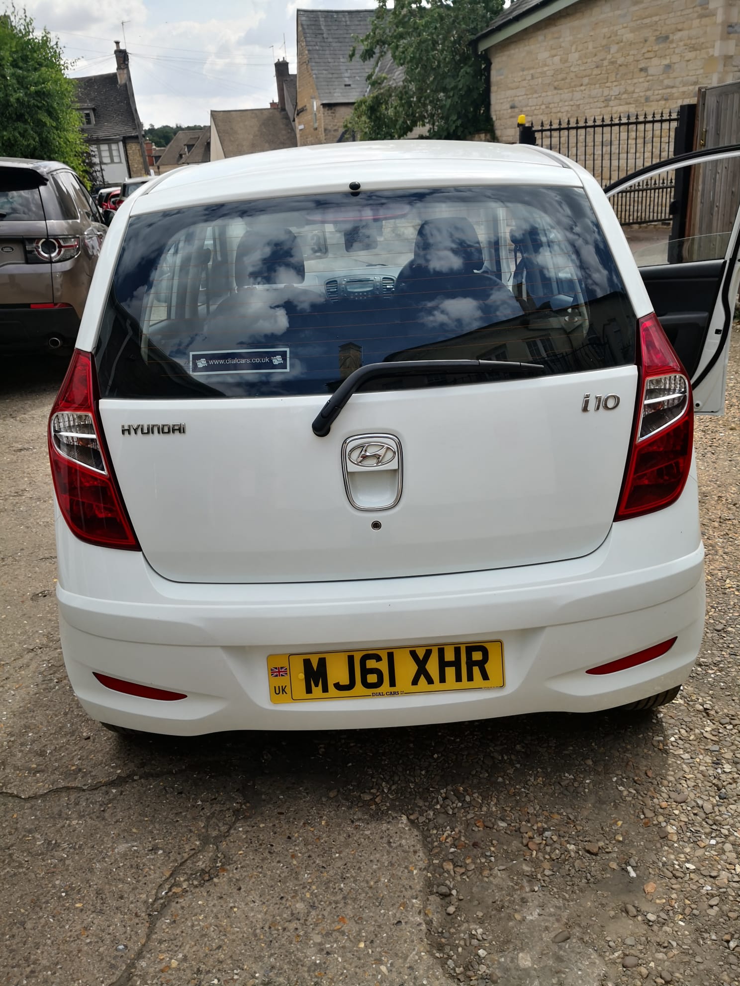 2011 Hyundai i10 White